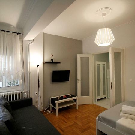 Apartamento Luxury Flat In Kolonaki, 3' Metro Atenas Exterior foto